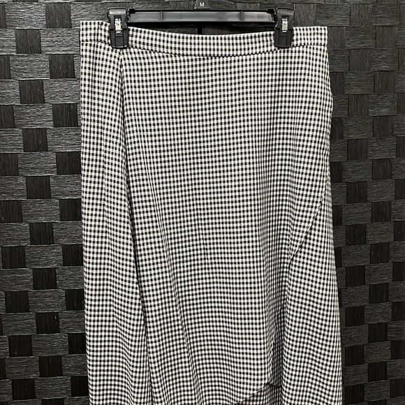 Loft skirt! - Picture 4 of 10